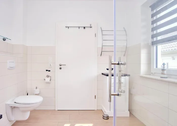 Meerblick Haushaelfte * Stahlbrode