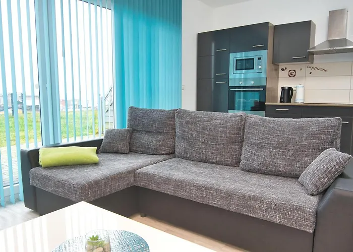 Meerblick Haushaelfte Stahlbrode